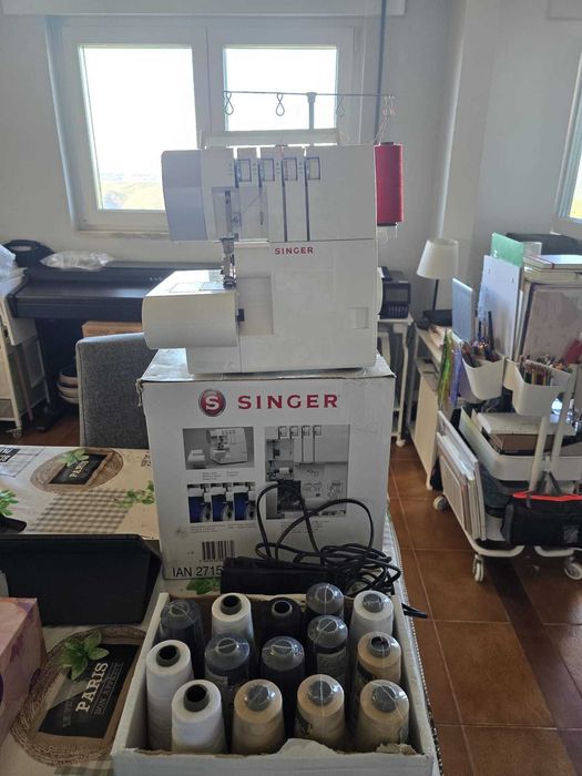 Singer 14SH754 - Máquina de Costura com 2/3/4 linhas e diferencial.