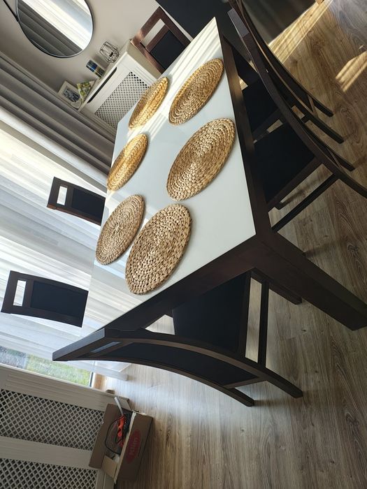 Stół rozkladany + 6 krzeseł