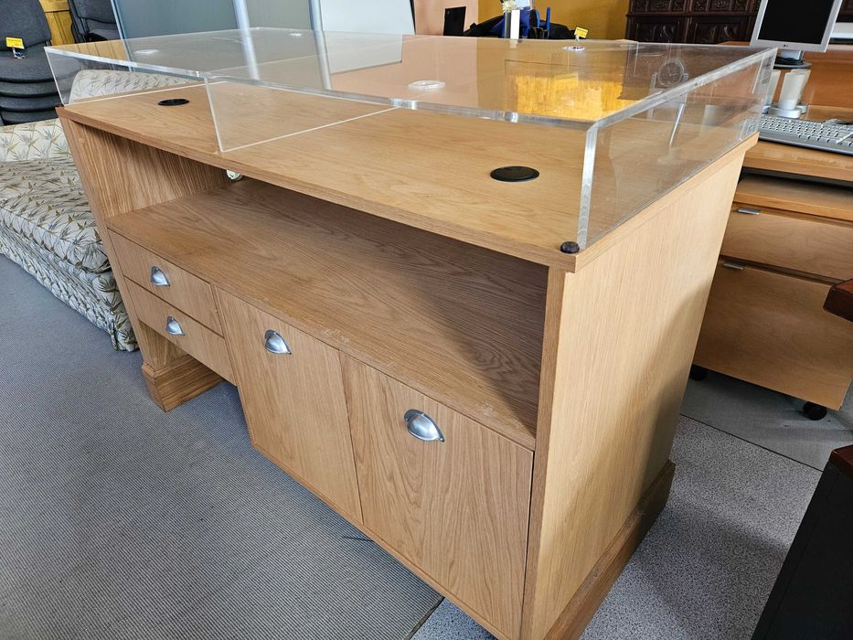 Balcão / Expositor para loja - Em madeira - Bom e