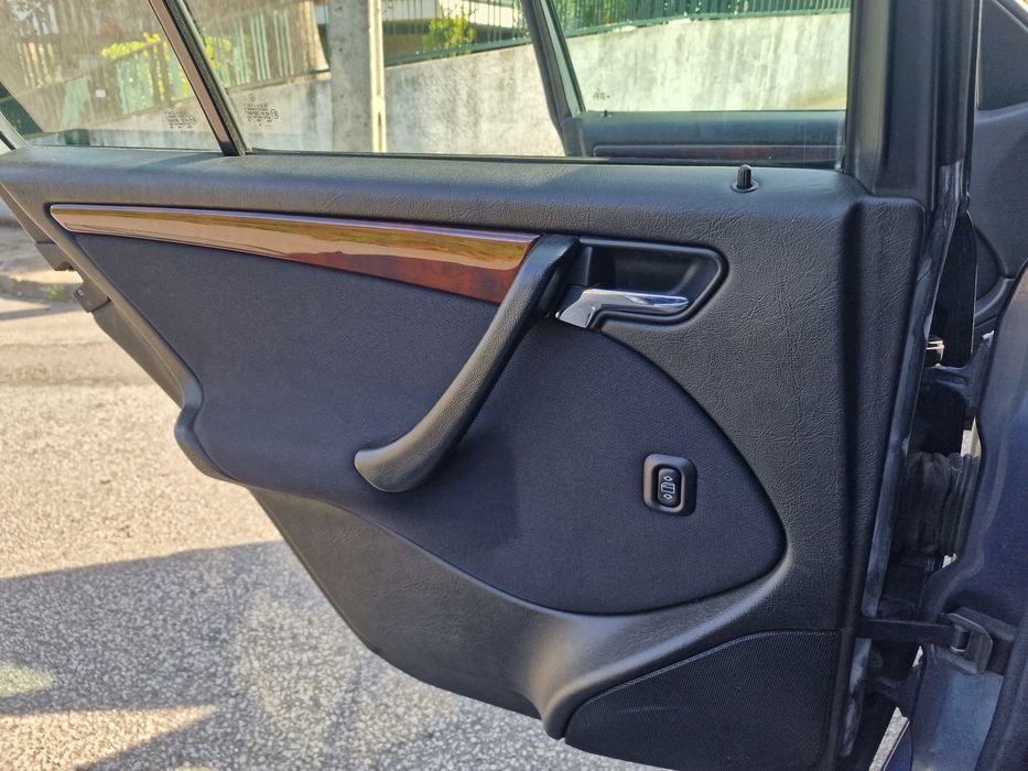 Mercedes-Benz C180 Gasolina | 2001 | Sempre assistida na Mercedes