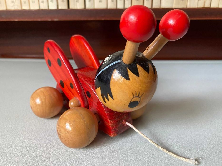Brinquedo de Madeira Antigo - Joaninha
