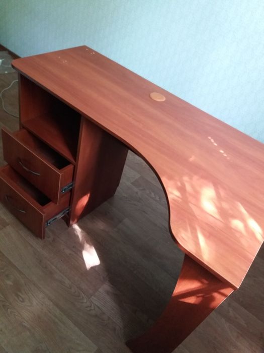 Срочно Продам стол угловой