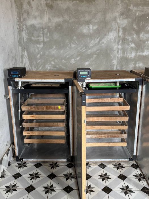 Автоматический инкубатор на 500 яиц - 4 шт. в идеальном состоянии!