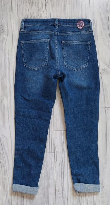 Spodnie jeans z dziurami,nowe,r.S