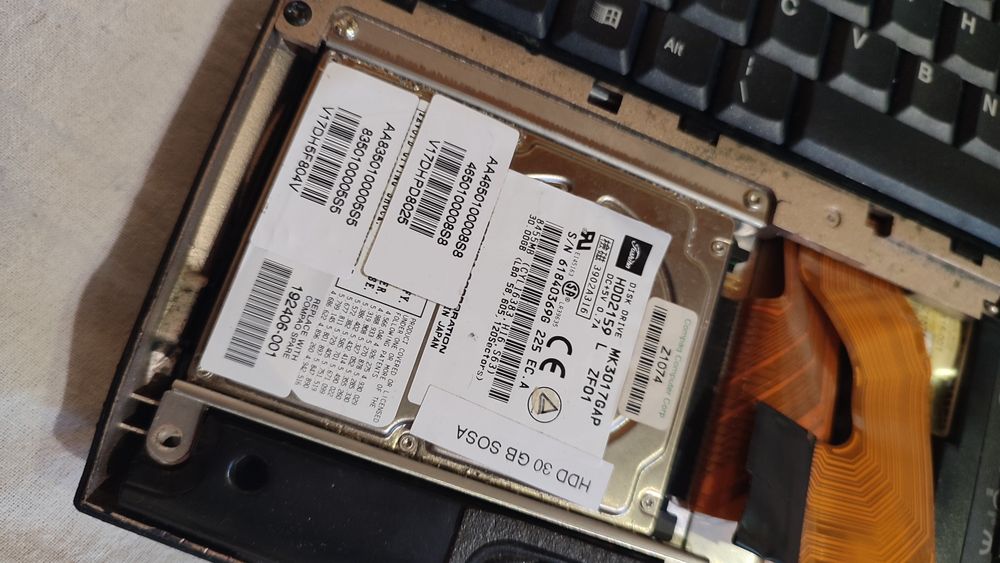 Ретро ноутбук CompaQ Presario 1800T Pentium 3 1 Ghz