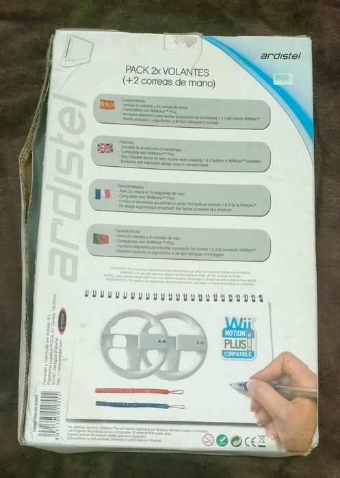 Acessórios - Wii - Volantes - Carregador de comandos