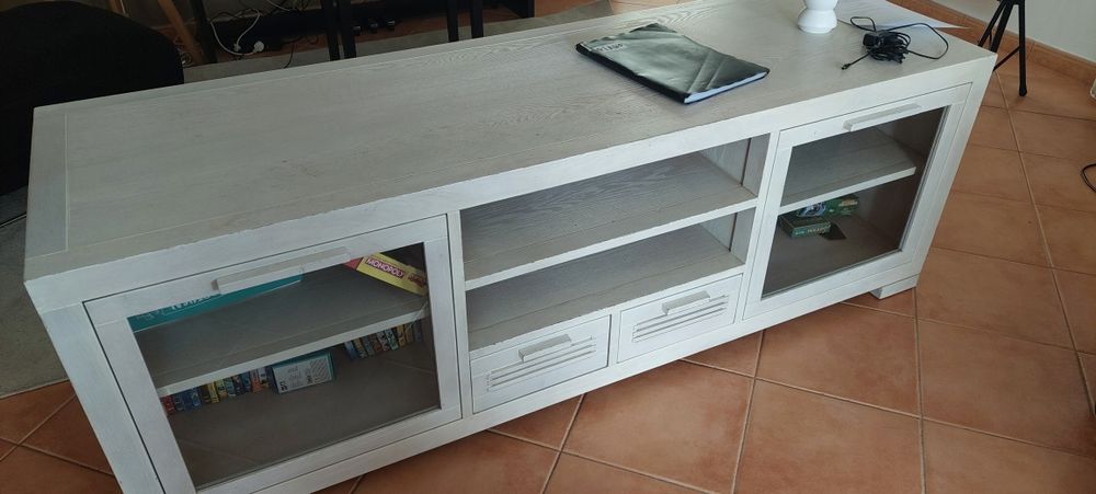 Movel tv branco Banak Importa