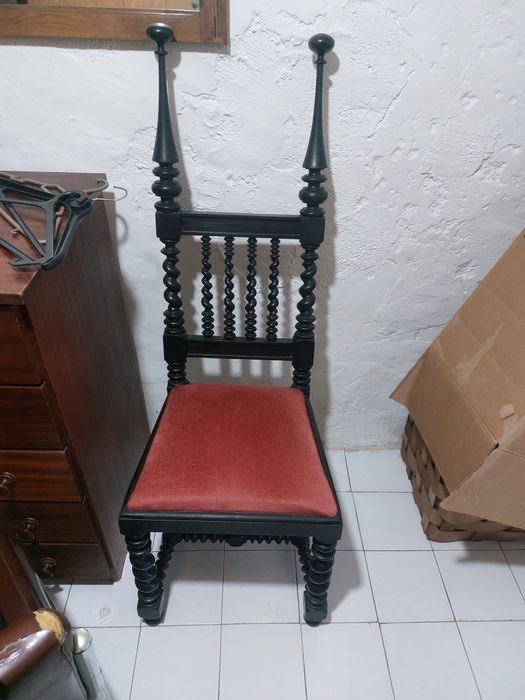 Cadeira de quarto trabalhada