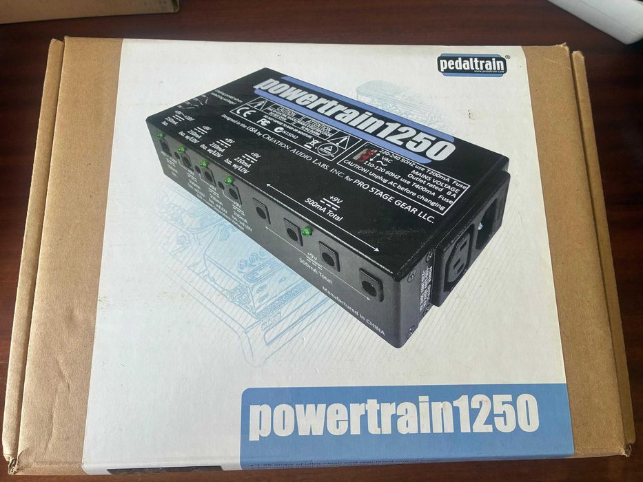 Fonte de alimentação Pedaltrain Powertrain 1250 com caixa