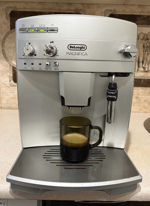 Кофеварка DeLonghi Magnifica кофемашина кавоварка є відео!