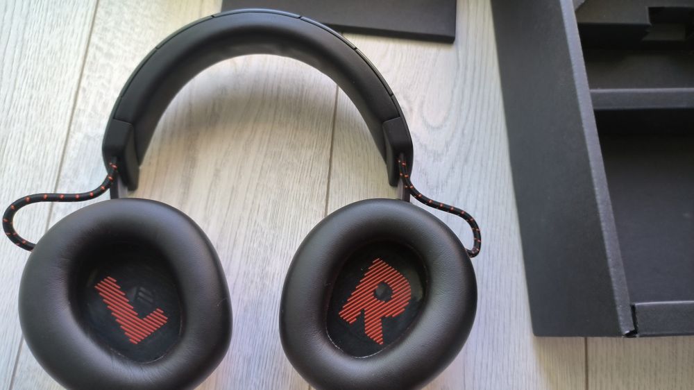 Sluchawki jbl quantum 810 bezprzewodowe  USZKODZONE WYRWANY MIKROFON