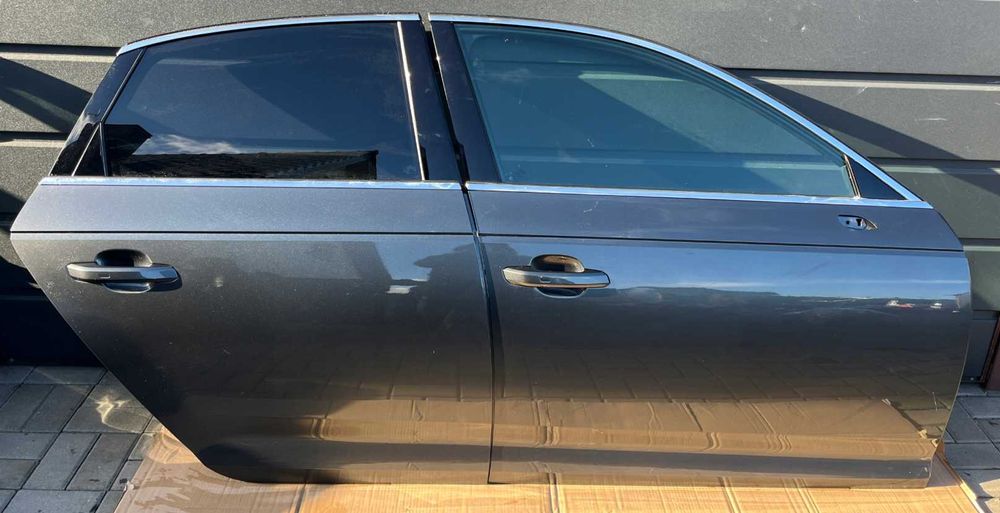 Двері Audi A4 B9 передні або задні праві ліві разборка