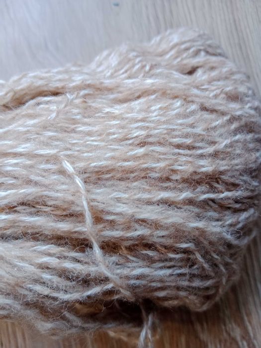beżowo biała wełna włóczka 100 GR