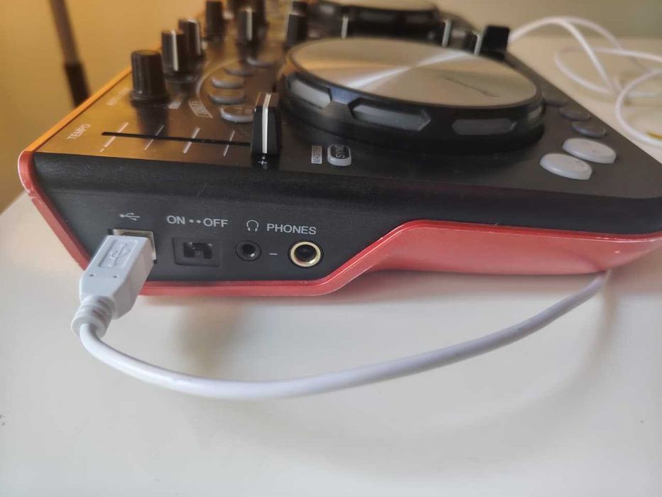 DJ Controller with cable - DDJ-WeGO-R - Multi-colour, compact DJ software controller