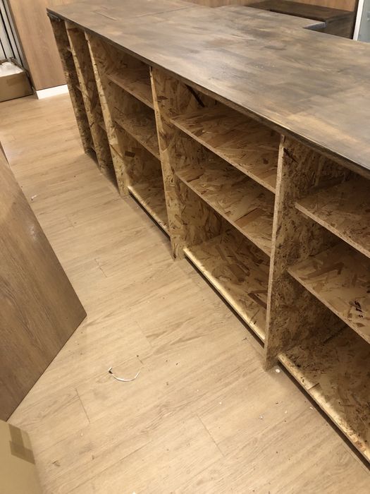 Balcão para bar, restaurante, barbearia de madeira Pinho, palete e OSB