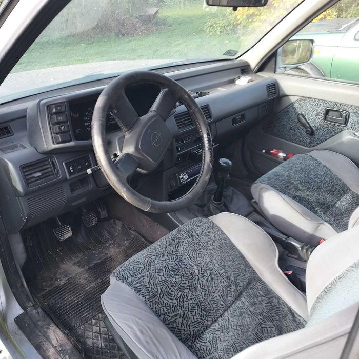 Samochód osobowy Frontera 2,3 TD na części