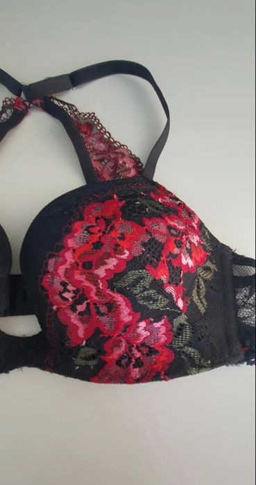 Biustonosz. INTIMISSIMI Monica pushup  Modelujący koronka