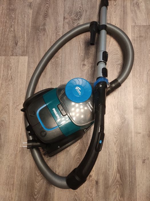 Пылесос Philips . С контейнером