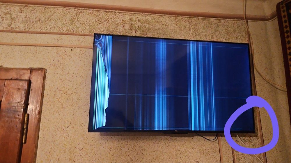 Продаю телевізор TCL розбитий