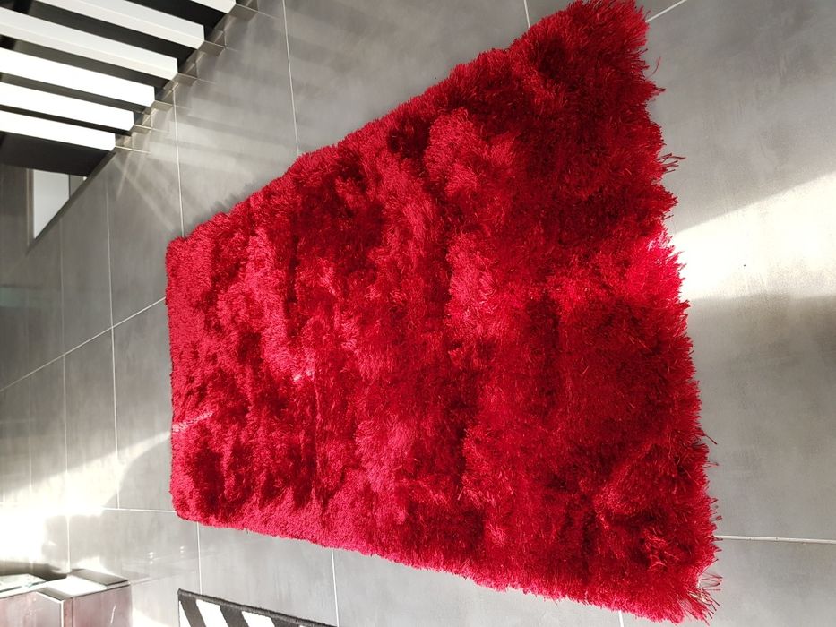 1 Tapete Shaggy 200x300 + 1 Tapete Shaggy 140x70 + 2 Almofadas 50x50