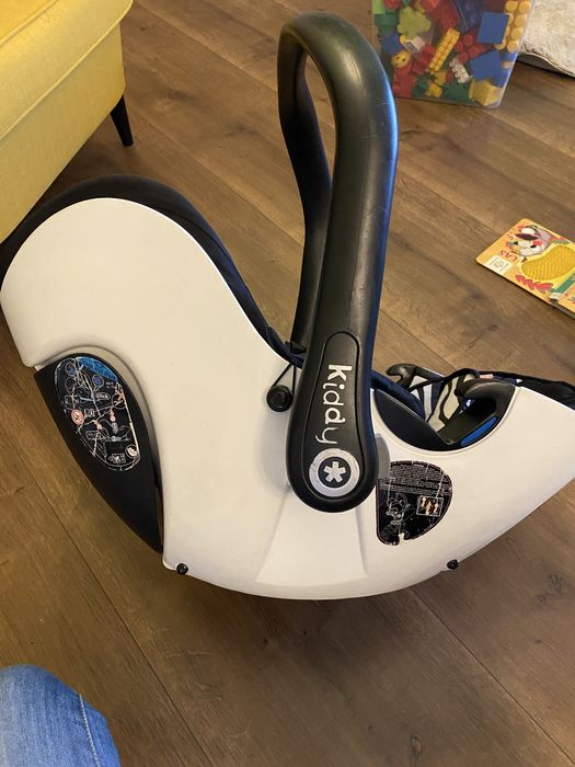 Nosidelko kiddy stan bardzo dobry +dodatki