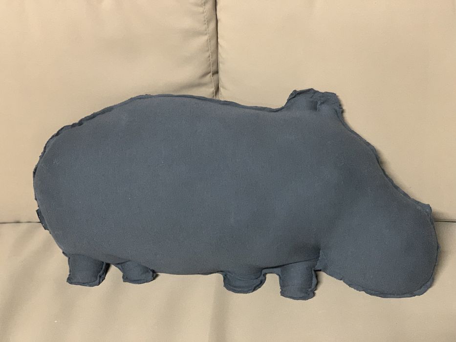 Almofada em forma de hipopótamo para quarto criança