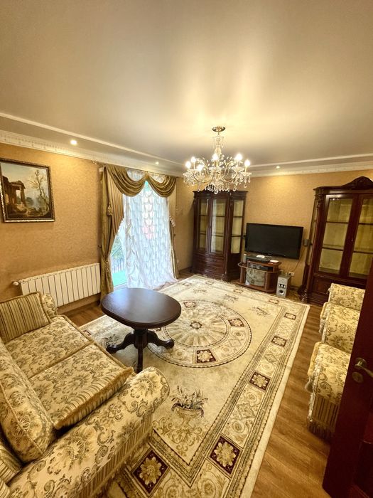 Будинок-герой, бо ж єдиний в своєму роді! 6 кімн. + гостьовий + гараж!