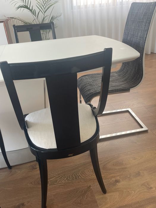 Mesa de jantar com 6 cadeiras