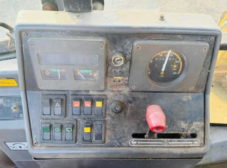 Екскаватор - навантажувач NEW HOLLAND (JCB 3CX)