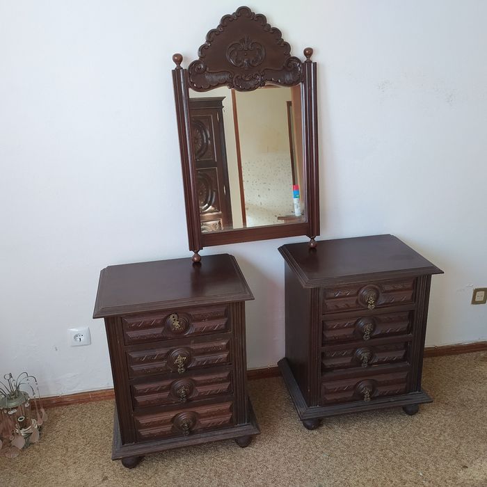 Conjunto quarto completo, roupeiro, cómoda, mesinha cabeceira , espelho e cama , tudo por 400,00