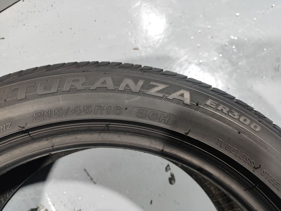 2 pneus semi novos 215-45R16 Bridgestone - Oferta dos Portes