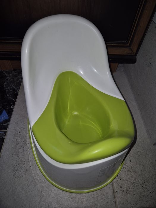 Nocnik ikea z wyciąganym wkładem