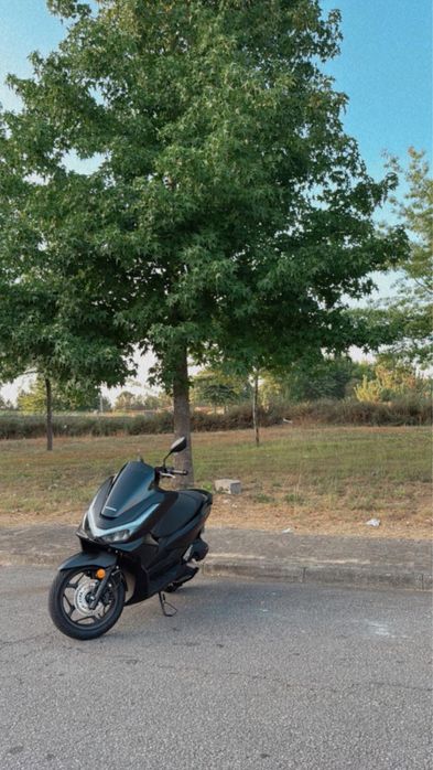 Troco em carro PCX 2025