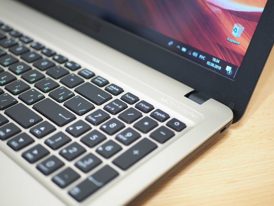 Ігровий сучасний ноутбук Asus NVIDIA GeForce MX110 (2Gb), чотирьох ядерний Intel Pentium N5000 Silver, RAM 4Gb SSD 500Gb, Батарея 5 годин, 0% зносу.