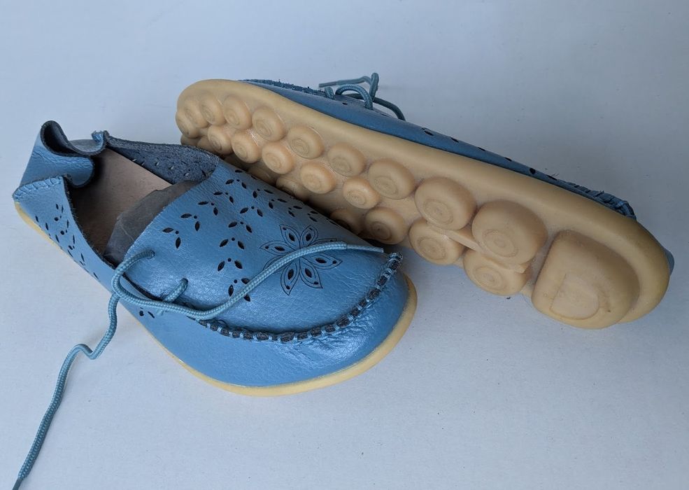 Прекрасні, дуже зручні і легенькі мокасини з Південної Кореї.