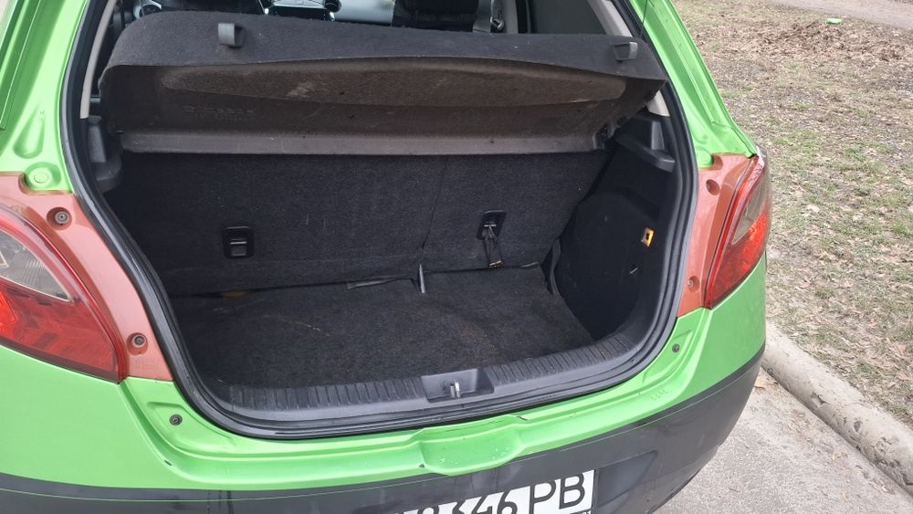Продам машину Mazda 2