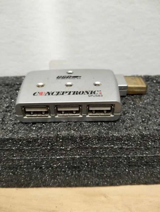 Comutador usb Entradas Saída