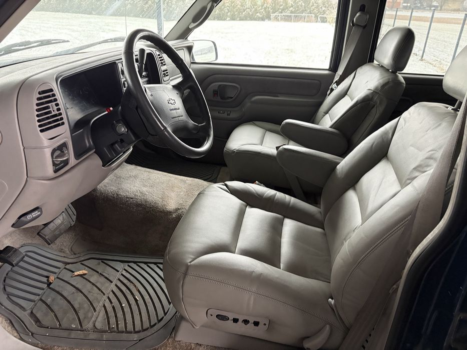 Chevrolet Suburban GMT 400 rok 1997 4x4 5.7