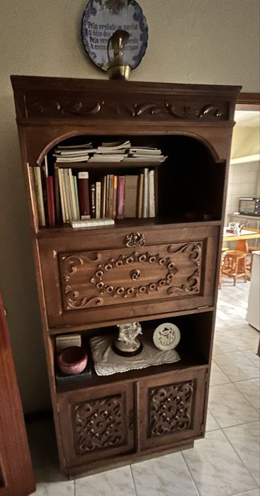 Móvel de madeira maciça com compartimento escrivaninha/arrumação64286521817089120