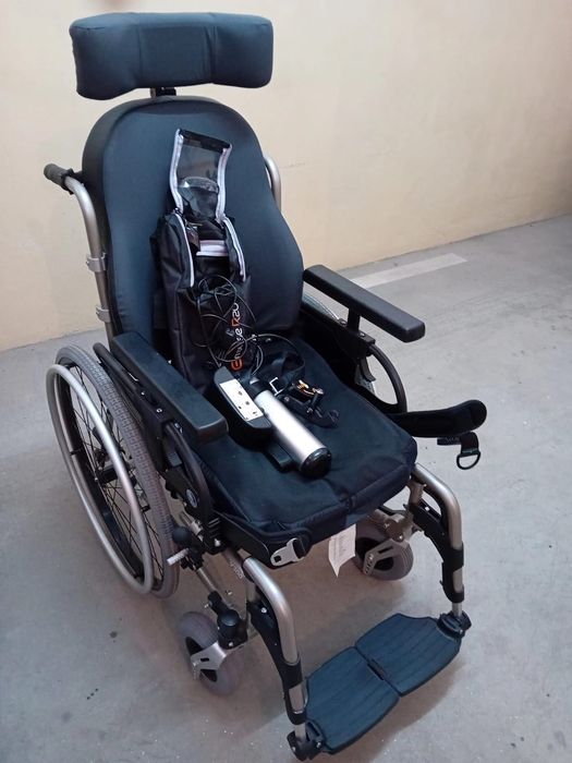 Cadeiras de rodas manual com apoio de motor elétrico