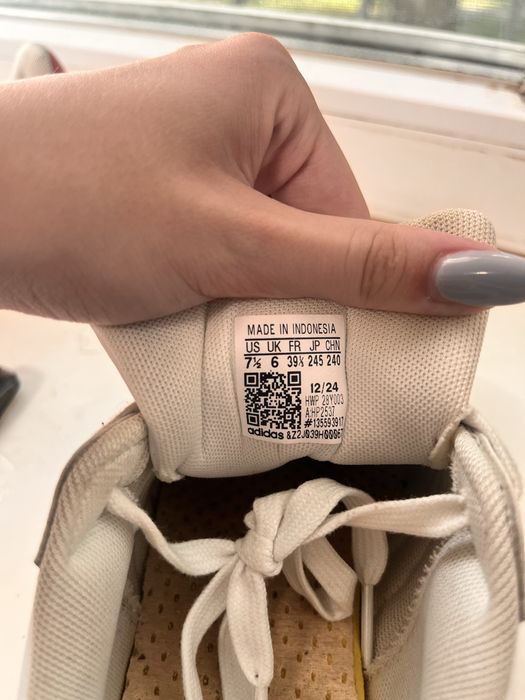 Продам кросівки ,жіночі , оригінал adidas , не підходять по розміру , 39 розмір , купляли за 3500