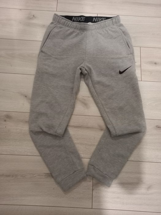 Спортивні штани Nike