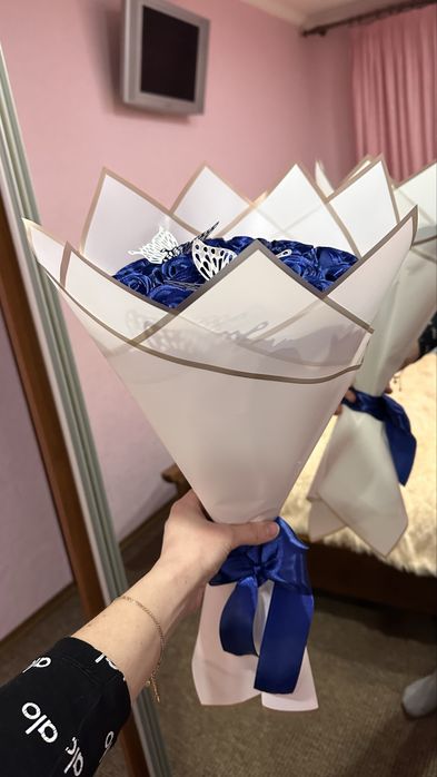 В наличии Букет 17 роз из атласных лент