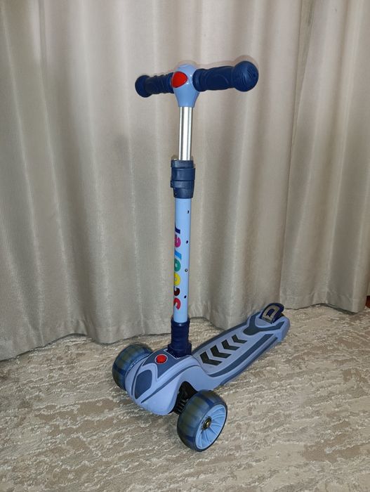 Самокат дитячий з підсвіткою