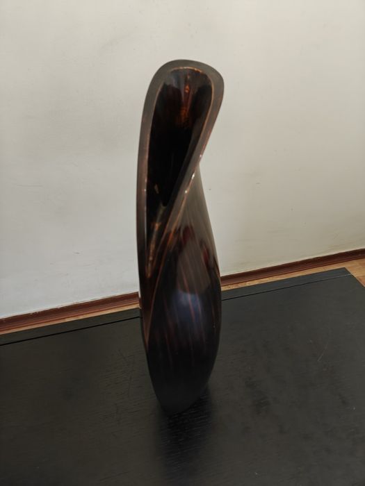 Este é um vaso de cerâmica Beswick 1457 com design moderno de Albert H