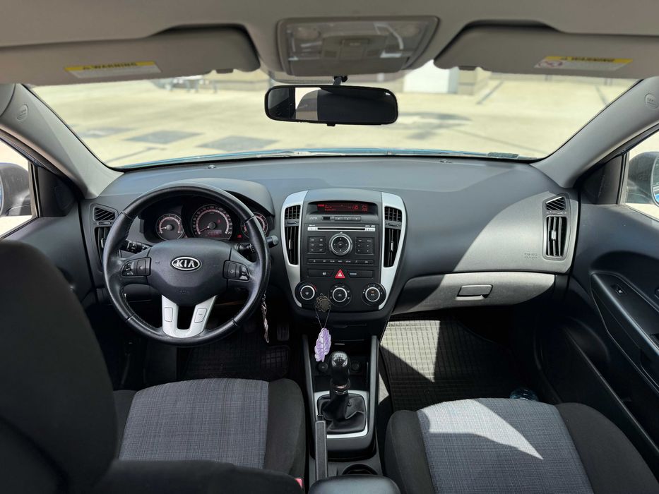 KIA CEE'D hatchback // niski przebieg 2009r.