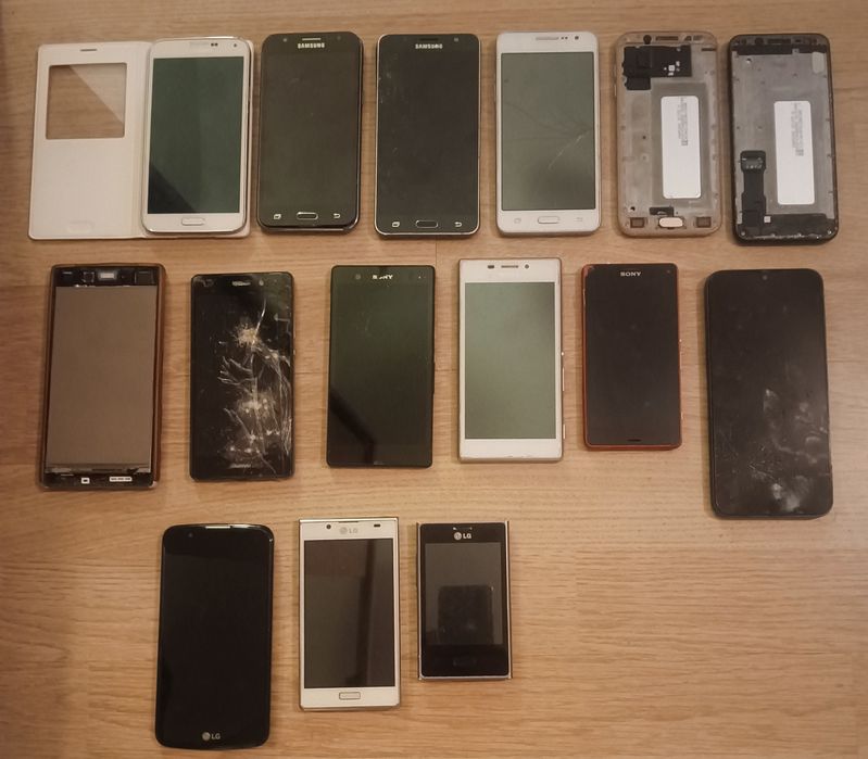 Zestaw 15 telefonów