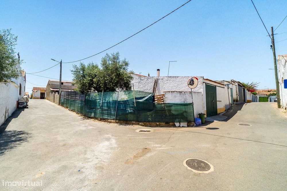 Moradia T2 em Recuperação | Quintal com Poço  A 30 min de Beja