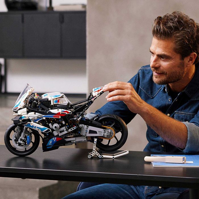 ‼️1921 деталь‼️ Конструктор Мотоцикл BMW M 1000 RR 1:5 (42130)