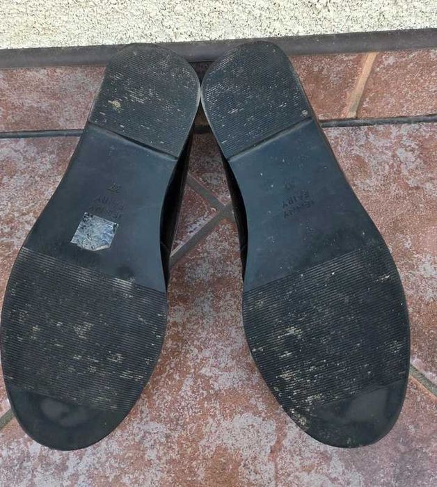 Damskie lakierowane buty